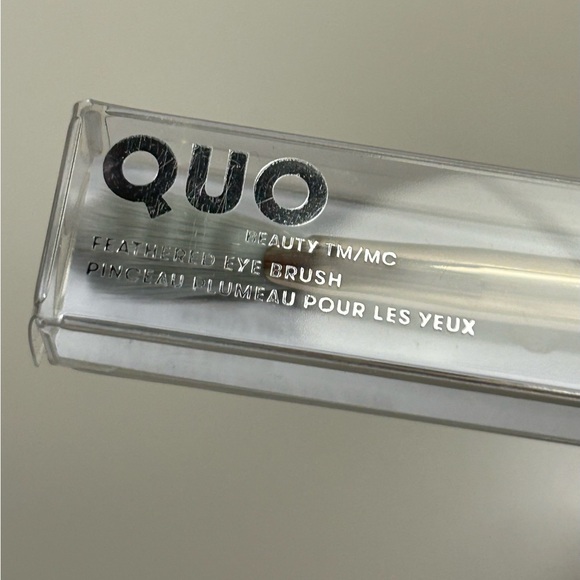 Feathered eye brush by Quo - Picture 10 of 10